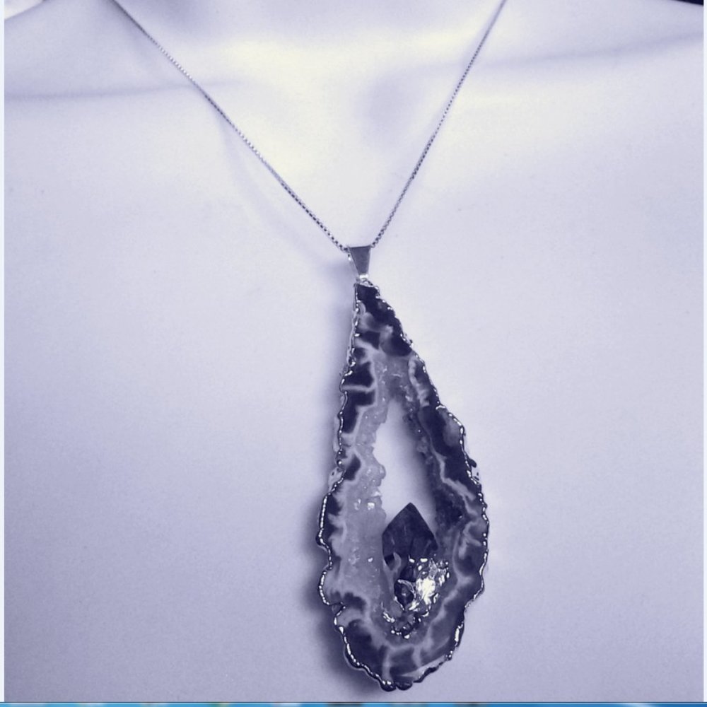 AGATE SLICE PENDANT NECKLACE - Picture 4 of 4